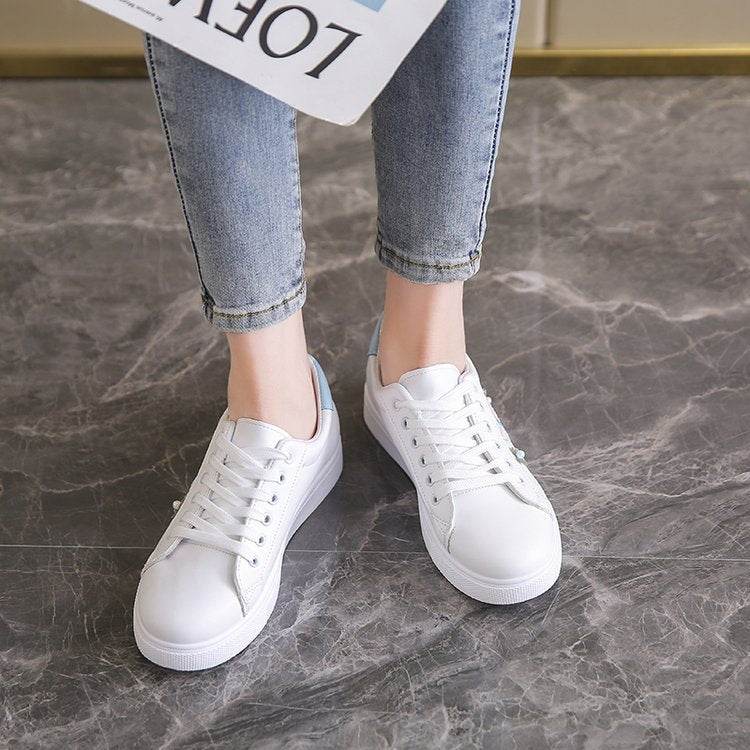 Women´s Flat Low Top Sneakers - Pasha